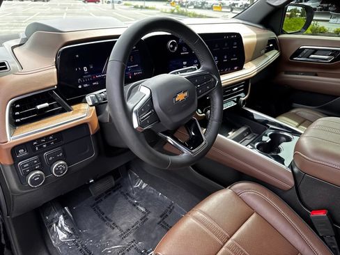 Used 2025 Chevrolet Suburban High Country AWD/4WD image 14
