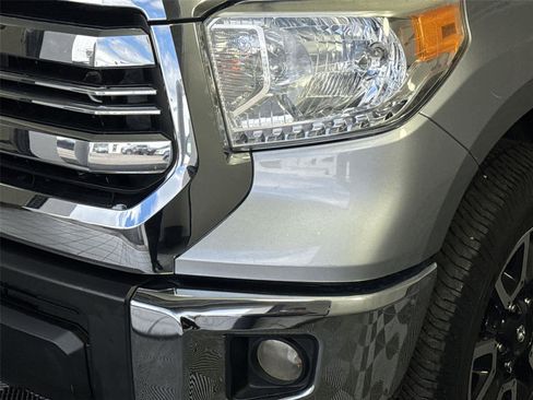 Used 2017 Toyota Tundra SR5 w/ TRD Off Road Package AWD/4WD image 9