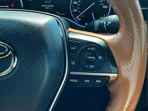 Used 2020 Toyota Avalon Limited image 11