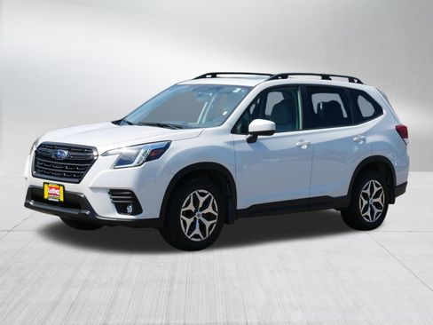 Used 2024 Subaru Forester Premium AWD/4WD image 3
