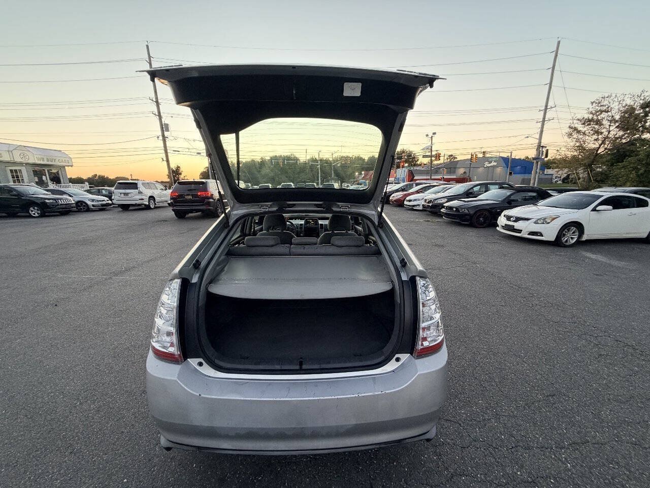 Used 2007 Toyota Prius w/ Pkg 2 FWD image 30