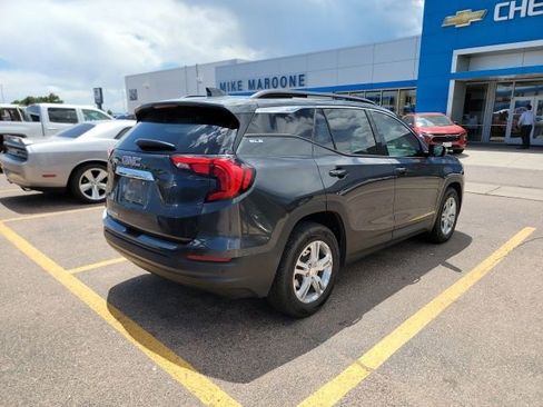 Used 2019 GMC Terrain SLE w/ Driver Convenience Package FWD image 4