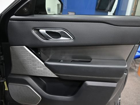 Used 2018 Land Rover Range Rover Velar S image 18