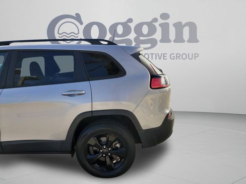 Used 2021 Jeep Cherokee Latitude Plus AWD/4WD image 30
