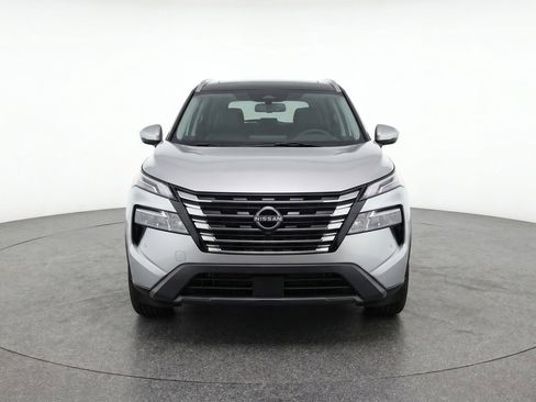 Used 2025 Nissan Rogue SV AWD/4WD image 2