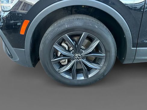 Used 2022 Volkswagen Tiguan SE w/ Panoramic Sunroof Package image 14