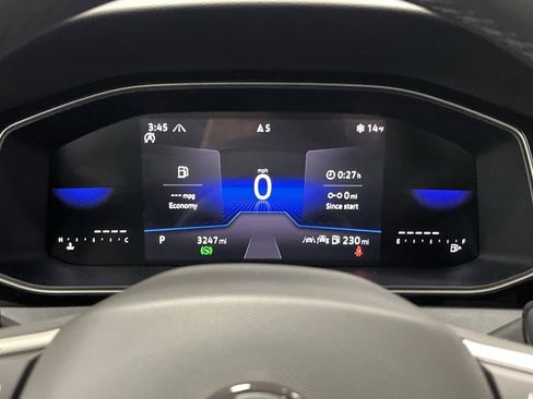 Used 2025 Volkswagen Jetta SE w/ Sunroof Package image 17