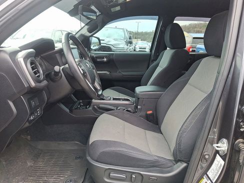 Used 2022 Toyota Tacoma TRD Off-Road w/ Technology Package image 13