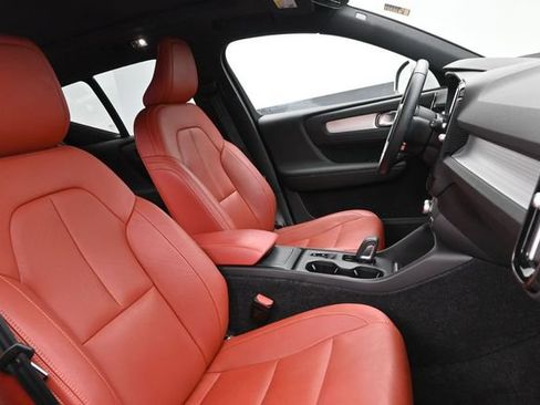 Used 2019 Volvo XC40 T5 Momentum AWD/4WD image 32