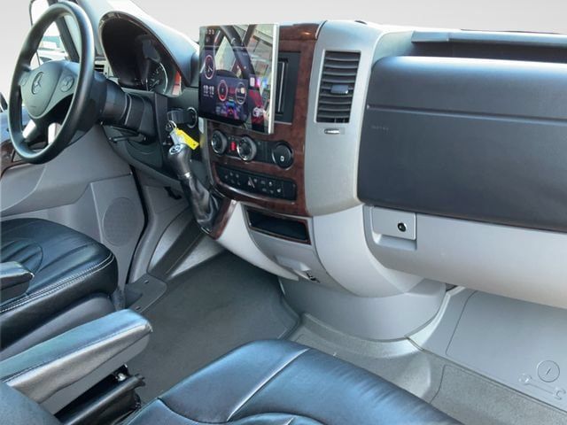 Used 2015 Mercedes-Benz Sprinter 3500 image 25
