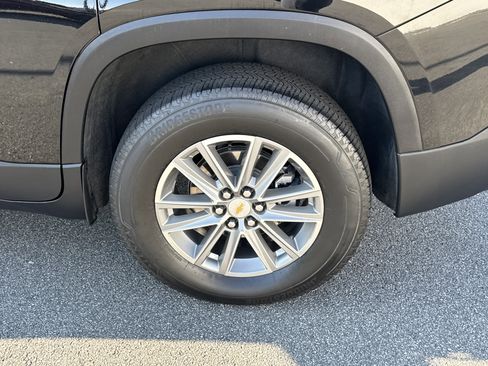 Used 2023 Chevrolet Traverse LT image 13