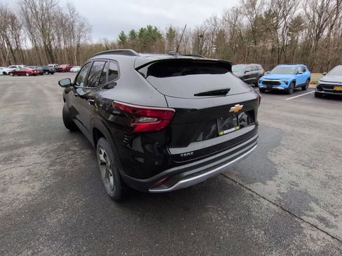 Used 2024 Chevrolet Trax LT image 3