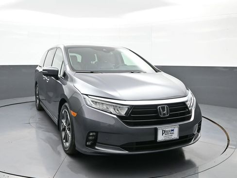Certified 2023 Honda Odyssey Elite image 3