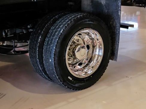 Used 2018 Ford F550 2WD Regular Cab Super Duty image 45