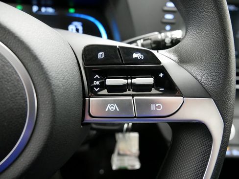 New 2025 Hyundai Elantra SE image 23