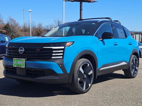 Used 2025 Nissan Kicks SR w/ Illumination Package image 9