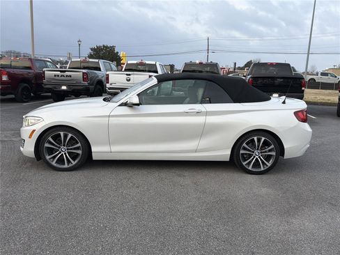 Used 2017 BMW 230i Convertible image 9