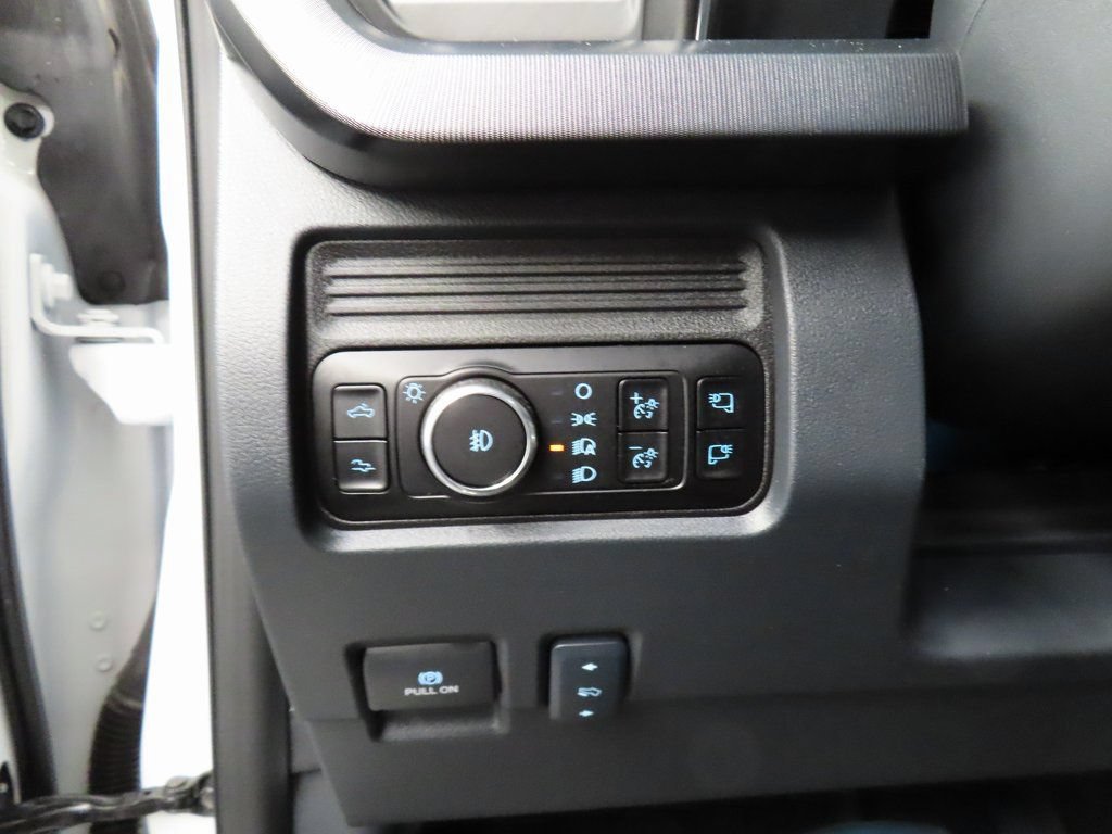 Used 2025 Ford F450 Platinum w/ FX4 Off-Road Package AWD/4WD image 45