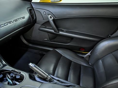 Used 2006 Chevrolet Corvette Z06 w/ Preferred Equipment Group RWD image 28