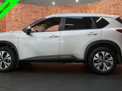 Used 2022 Nissan Rogue SV w/ SV Premium Package image 4