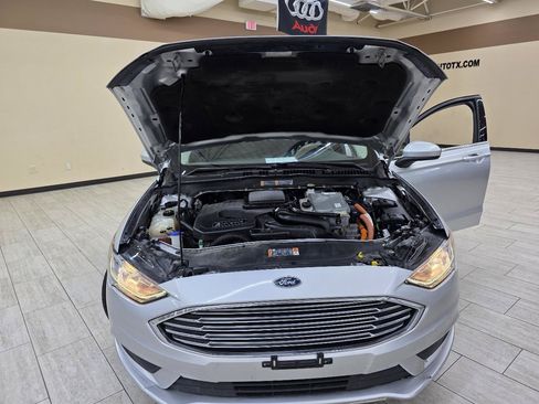 Used 2018 Ford Fusion SE FWD image 40
