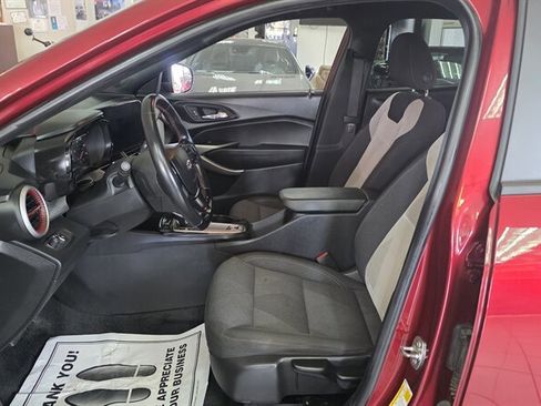 Used 2024 Chevrolet Trax RS FWD image 9