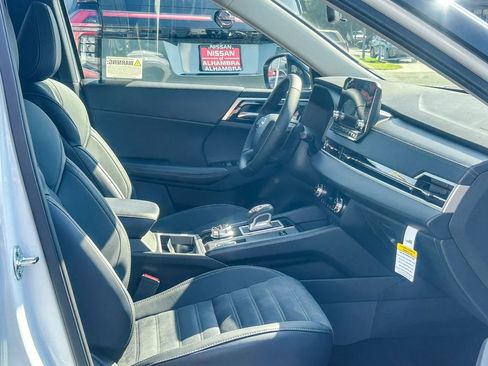 New 2026 Nissan Rogue SL AWD/4WD image 18
