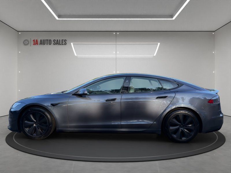 Used 2022 Tesla Model S Plaid AWD/4WD image 2