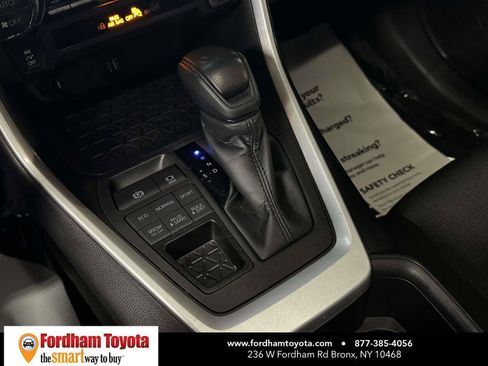 Used 2025 Toyota RAV4 XLE AWD/4WD image 30