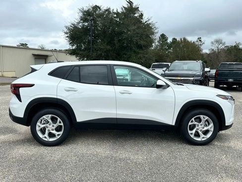 New 2026 Chevrolet Trax LS w/ LS Convenience Package image 25