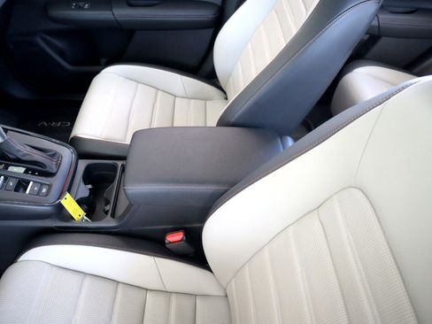 Used 2024 Honda CR-V Sport Touring image 40