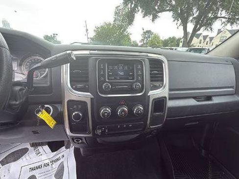 Used 2018 RAM 3500 SLT AWD/4WD image 3