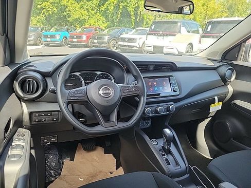 New 2025 Nissan Kicks Play S image 12