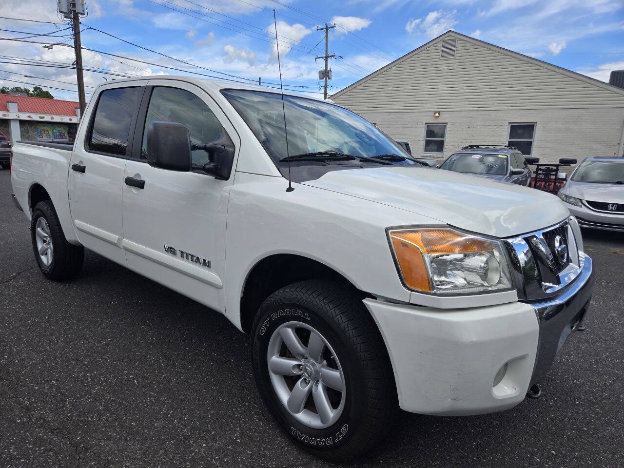 Used 2012 Nissan Titan SV w/ SV Premium Utility Pkg AWD/4WD image 4