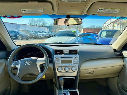 Used 2011 Toyota Camry LE image 12