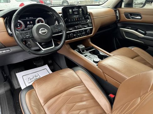 Used 2023 Nissan Pathfinder Platinum image 14