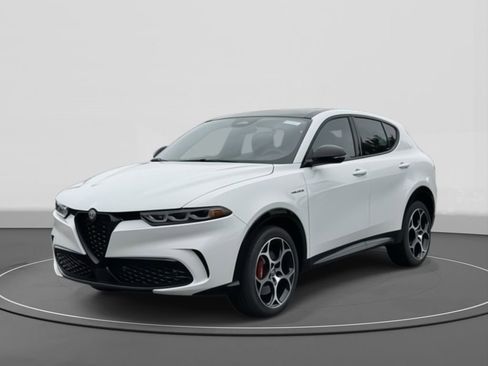 New 2025 Alfa Romeo Tonale w/ Premium Package image 3