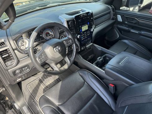 Used 2020 RAM 1500 Limited w/ Black Appearance Package AWD/4WD image 2