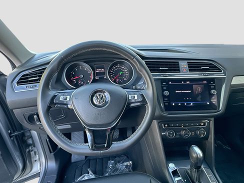 Used 2021 Volkswagen Tiguan SE w/ Panoramic Sunroof Package image 8