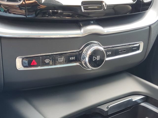 Used 2018 Volvo XC60 T6 Momentum w/ Convenience Package AWD/4WD image 28