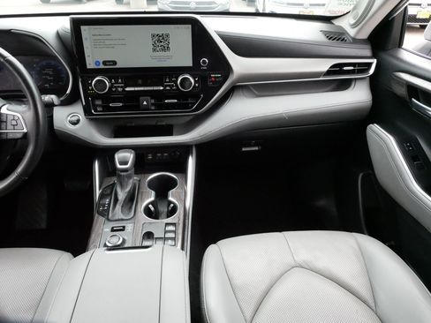 Used 2023 Toyota Highlander Limited AWD/4WD image 11