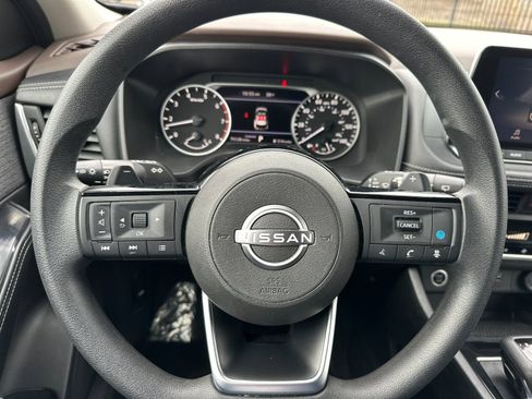 Used 2023 Nissan Rogue SV image 22