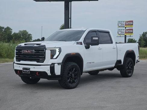 Used 2025 GMC Sierra 2500 AT4 AWD/4WD image 3