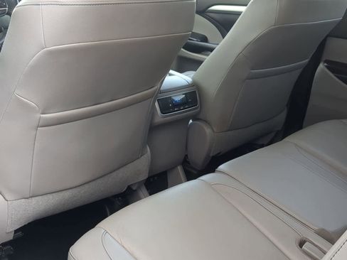 Used 2019 Toyota Highlander XLE AWD/4WD image 18