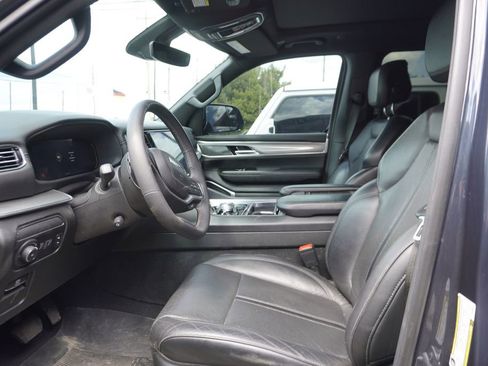 Used 2022 Jeep Wagoneer Series II AWD/4WD image 2
