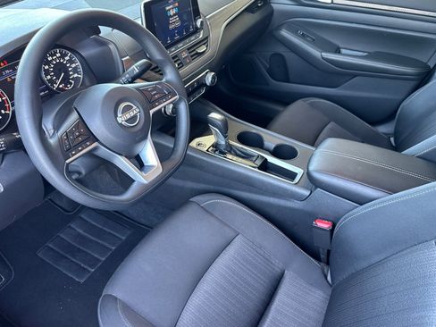 Used 2025 Nissan Altima 2.5 SV FWD image 4