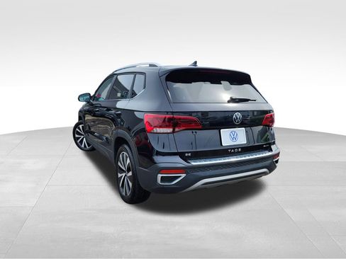 Certified 2022 Volkswagen Taos SE w/ Panoramic Sunroof Package AWD/4WD image 3