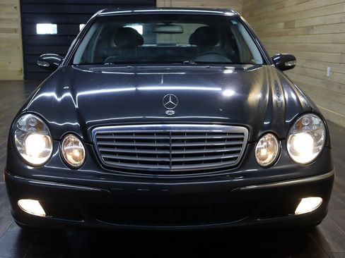 Used 2005 Mercedes-Benz E 320 CDI Sedan image 7