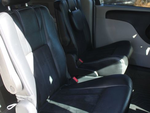 Used 2016 Dodge Grand Caravan SXT image 20
