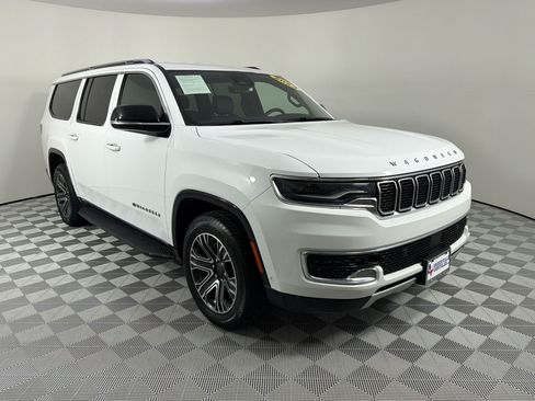 Used 2024 Jeep Wagoneer L Series II w/ Flexible Seating Group RWD image 7